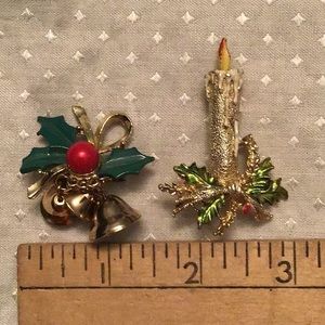 2 vintage Christmas pins.